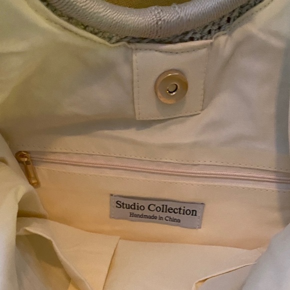 Cream Crochet Tote Bag with Wooden Handle - Picture 3 of 4